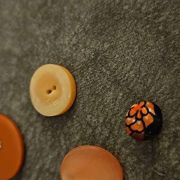 3/$30 Vintage Estate Orange Mother of Pearl Acrylic Buttons - Picture 3 of 5